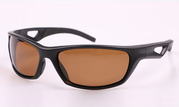 Polarized eyewear