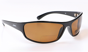 Polarized sunglasses with magnifier
